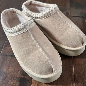 Women’s platform clogs